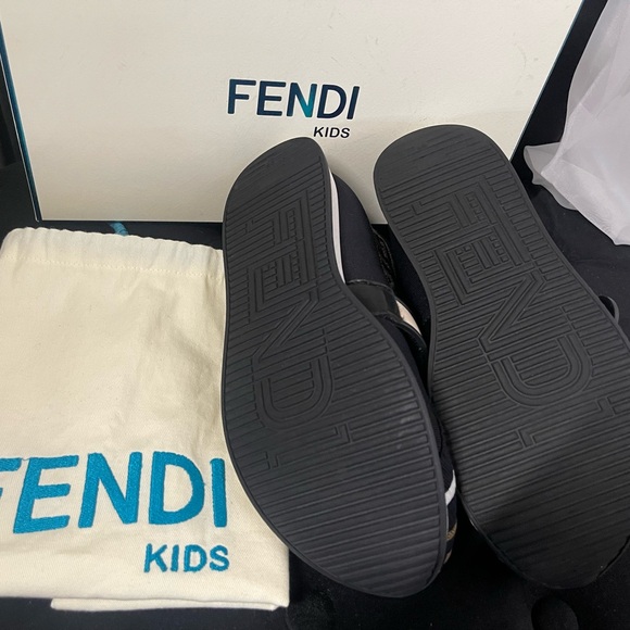 🖤🤎Fendi logo slip on sneakers size🤎🤍 - Picture 4 of 6